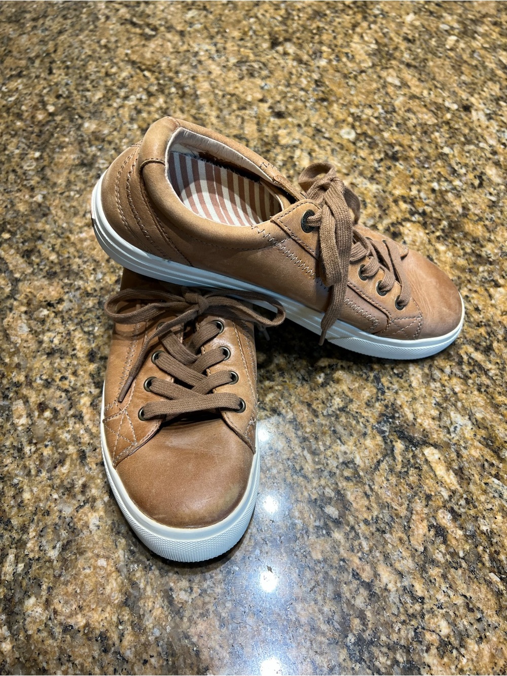 Taos women’s Brown Leather Lace-Up Sneakers - Picture 3 of 13